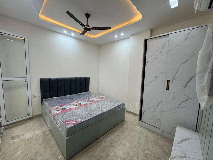 1 RK Flat In Purv Associate for Rent  In Sector 43