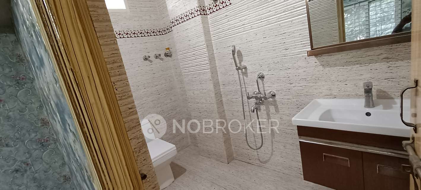 4 BHK Flat In Kohinoor Square For Sale  In Toli Chowki