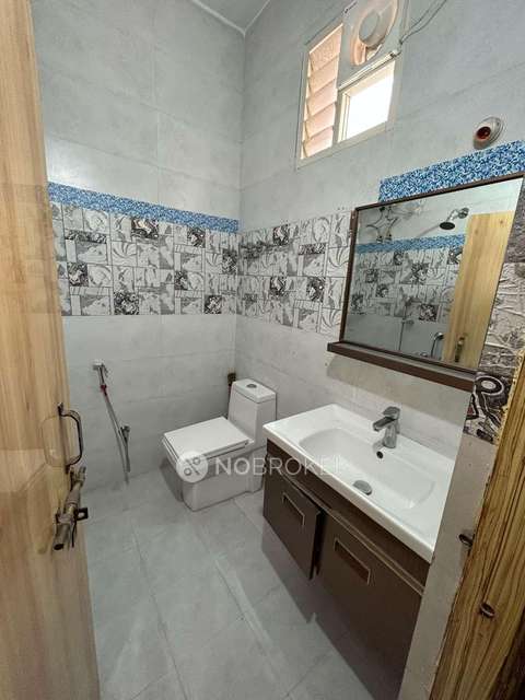 4 BHK Flat In Kohinoor Square For Sale  In Toli Chowki