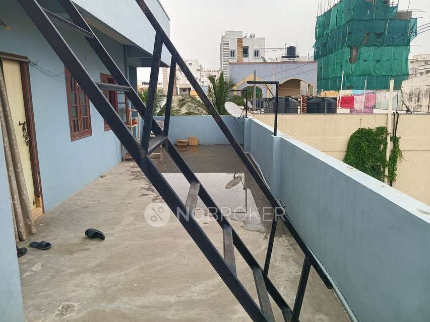 4+ BHK House For Sale  In Phase 3 K P H B, Kukatpally