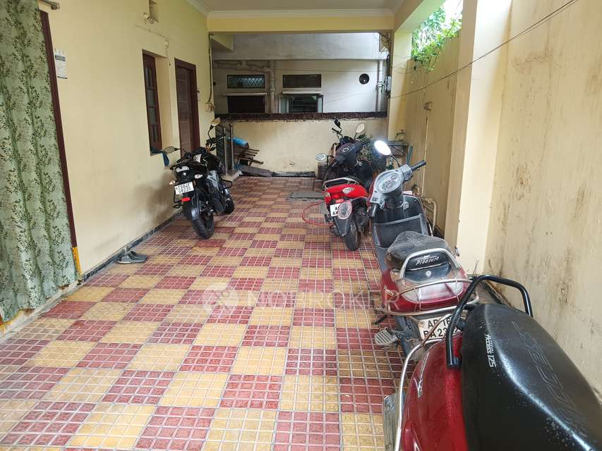 4+ BHK House For Sale  In Phase 3 K P H B, Kukatpally