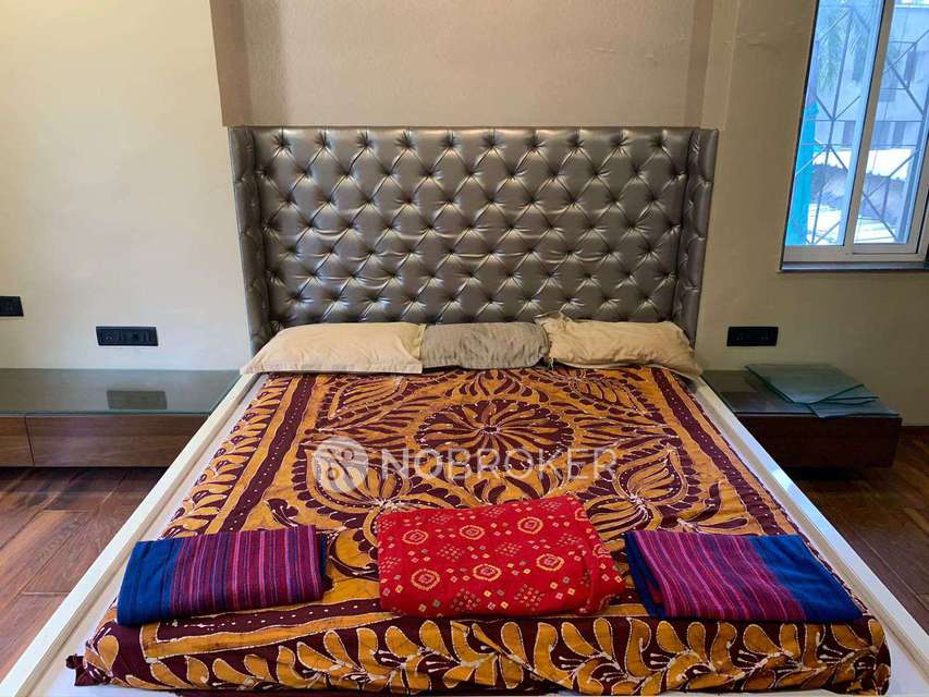 3 BHK Flat In Mantri Apartments   For Sale  In Shivajinagar