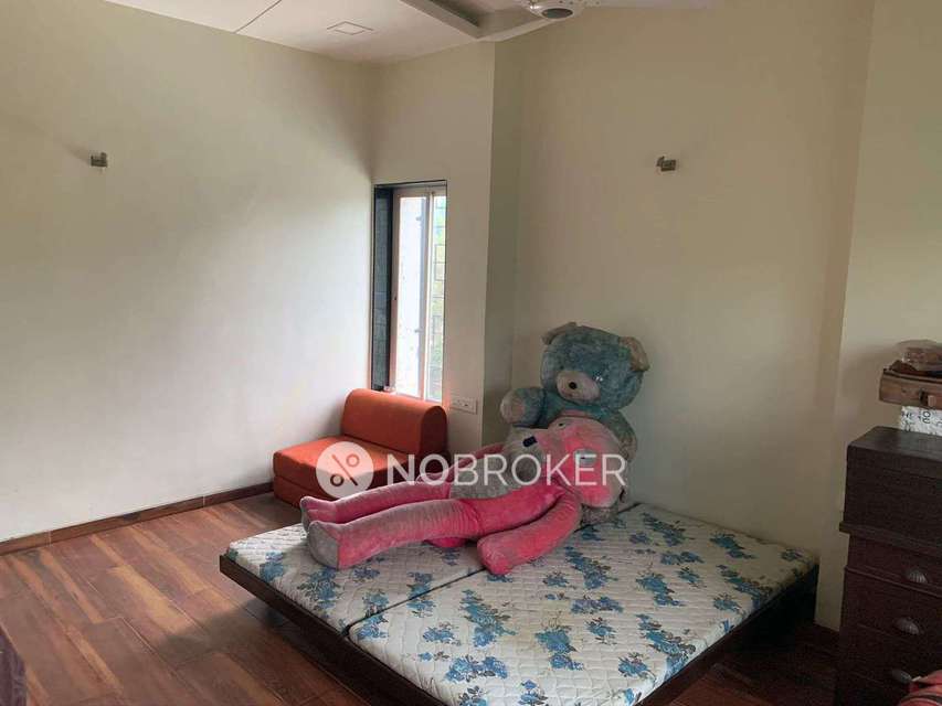3 BHK Flat In Mantri Apartments   For Sale  In Shivajinagar