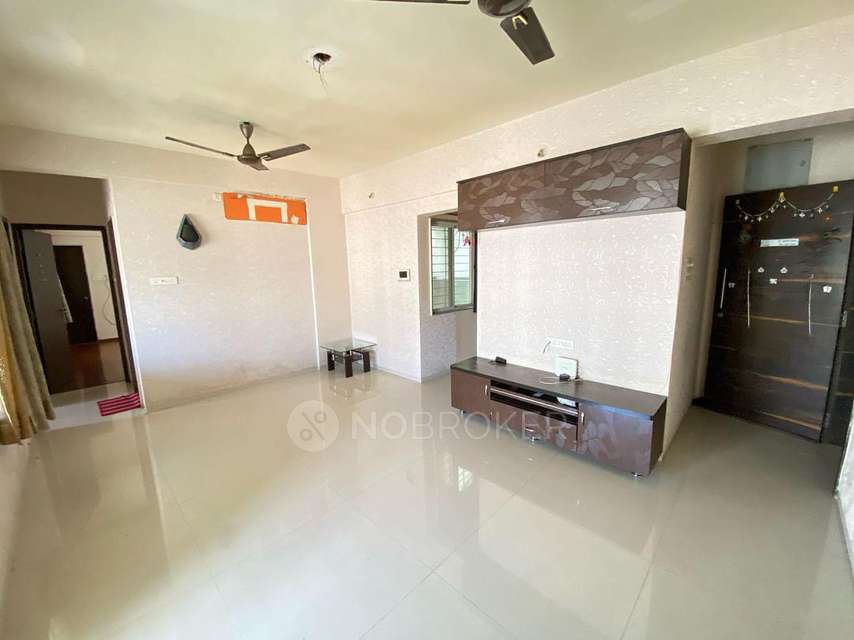 Single Room for Female In 2 BHK  In Bliss Cooperative Society In Wakad