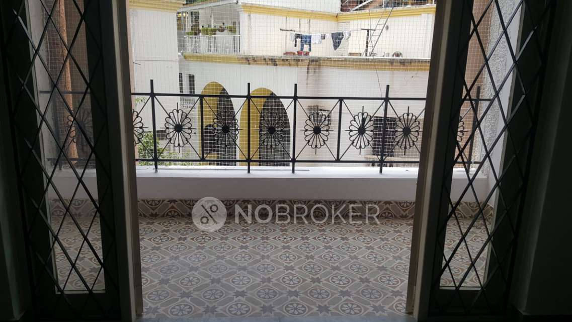 Lakeshore Manor Ulsoor Lake Rent WITHOUT BROKERAGE Semifurnished 3