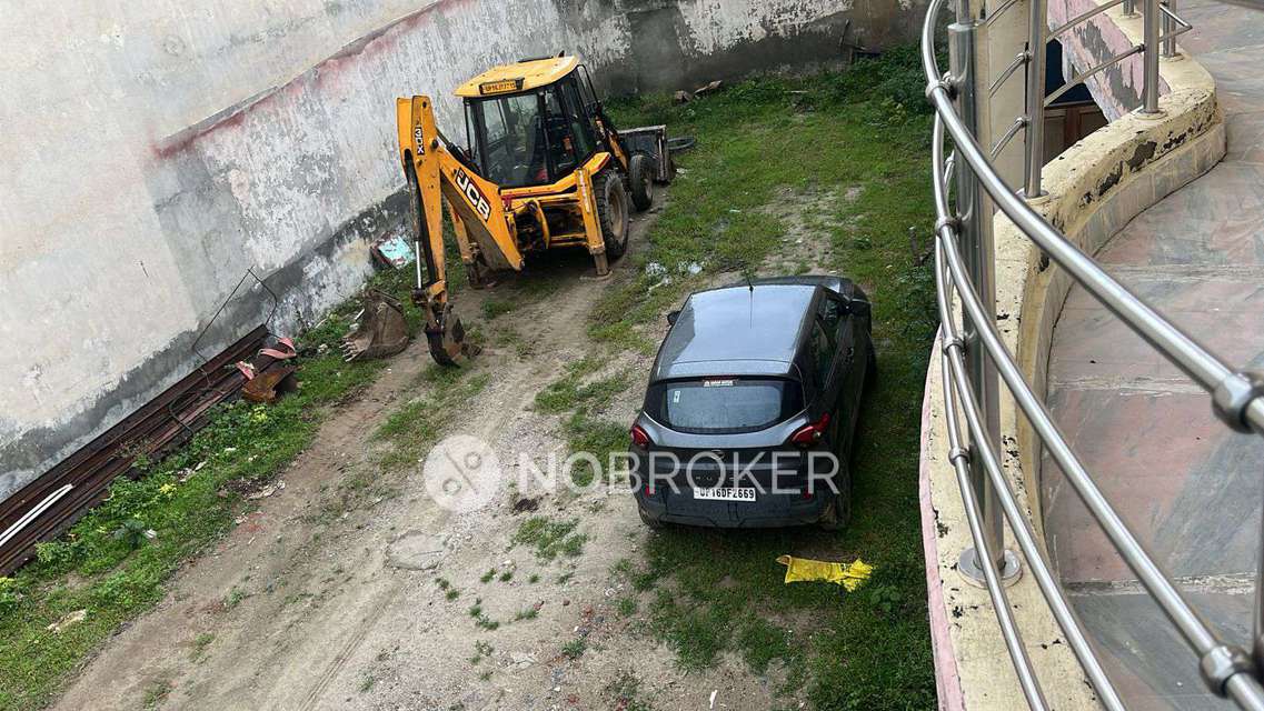 Commercial Property in Sorkha, Noida for Rent 