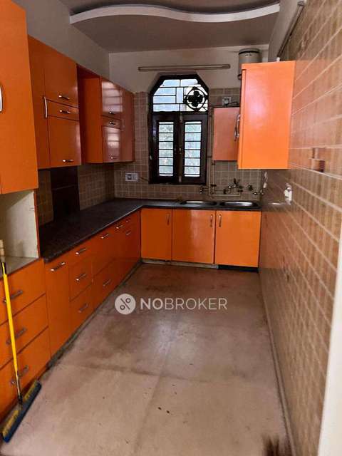3 BHK Flat In Standalone Building  For Sale  In Paschim Vihar