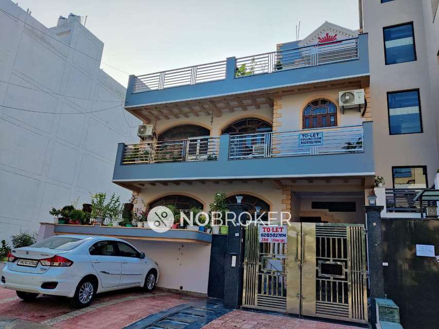 Commercial Property in Sector 45, Gurgaon for Rent