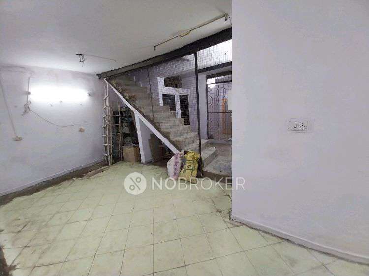 Godown/Warehouse in Sainik Farm, Delhi for sale 