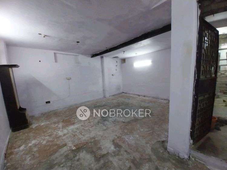 Godown/Warehouse in Sainik Farm, Delhi for sale 