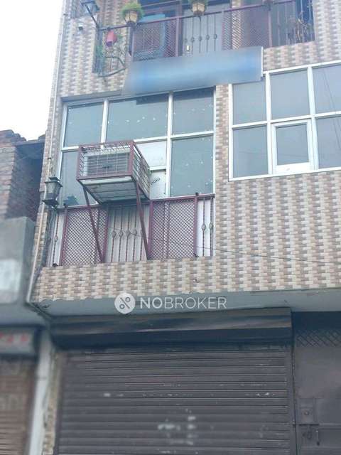 2 BHK Flat For Sale  In Mukherjee Nagar 