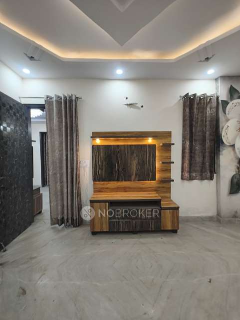 3 BHK Flat In Builder Floor  For Sale  In Old Mahavir Nagar