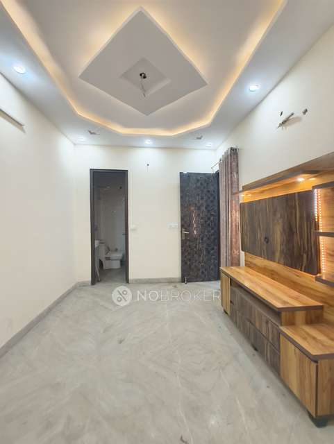 3 BHK Flat In Builder Floor  For Sale  In Old Mahavir Nagar