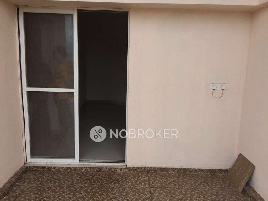 1 BHK Flat In Wakad Centre Society For Sale  In Wakad