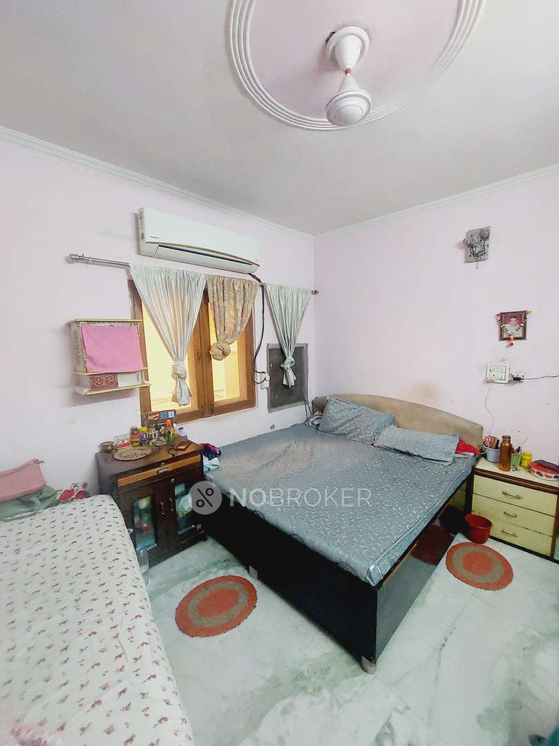Independent House Rohini Without Brokerage Semifurnished 2 BHK Flat