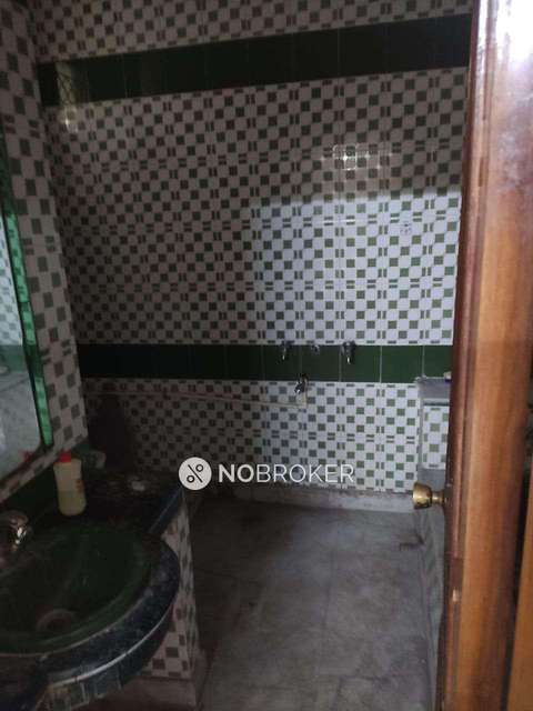 2 BHK Flat In Freedom Fighters Enclave For Sale  In Sainik Farm