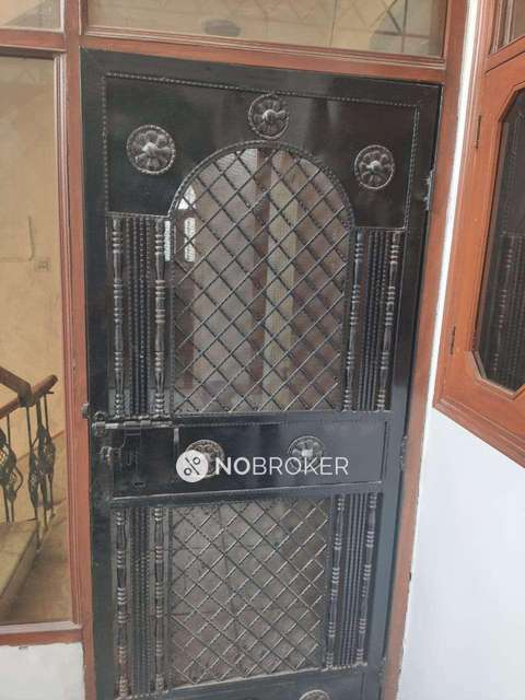 2 BHK Flat In Freedom Fighters Enclave For Sale  In Sainik Farm