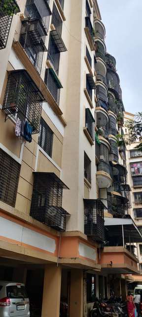 2 BHK Flat In Pinewood Apartment For Sale  In Mulund West