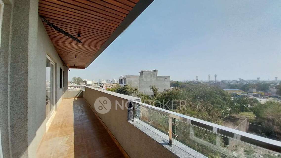 4 BHK Flat In Hbs Housing Colony For Sale  In Sector 28