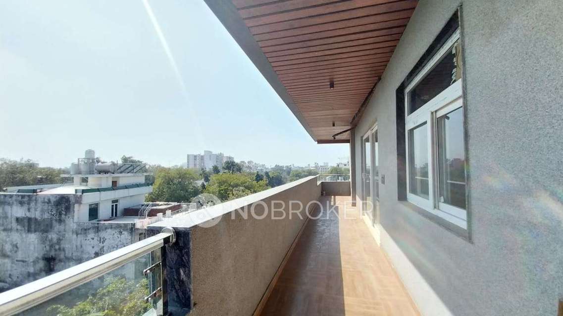 4 BHK Flat In Hbs Housing Colony For Sale  In Sector 28