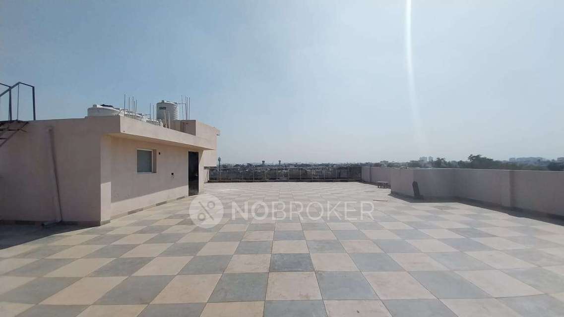 4 BHK Flat In Hbs Housing Colony For Sale  In Sector 28