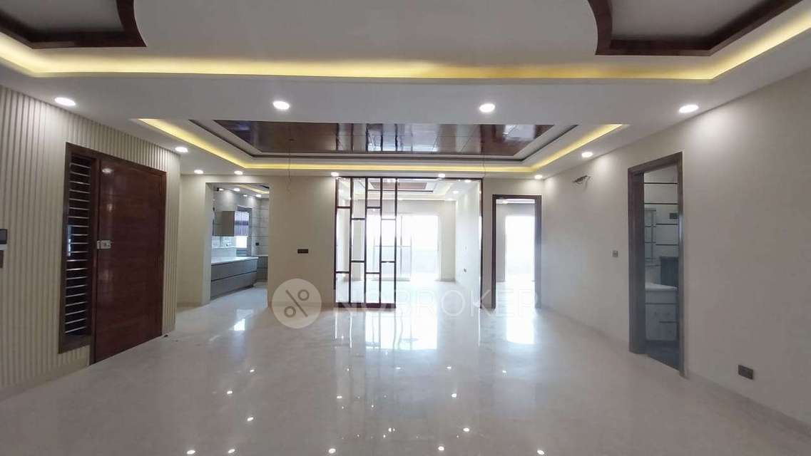 4 BHK Flat In Hbs Housing Colony For Sale  In Sector 28
