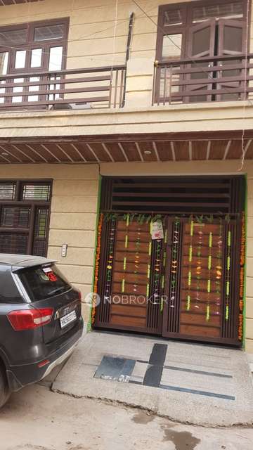 1 BHK Flat In Standalone Building  for Rent  In Sector 11 