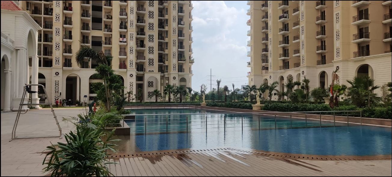 Prateek Grand Carnesia