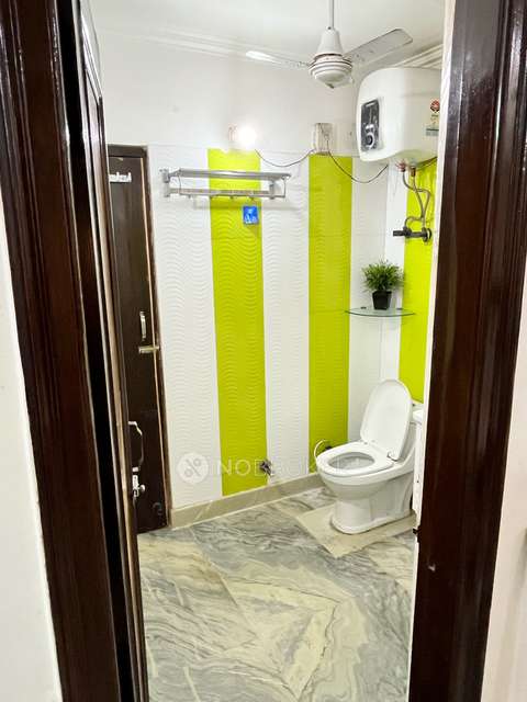 4 BHK Flat For Sale  In Krishna Nagar