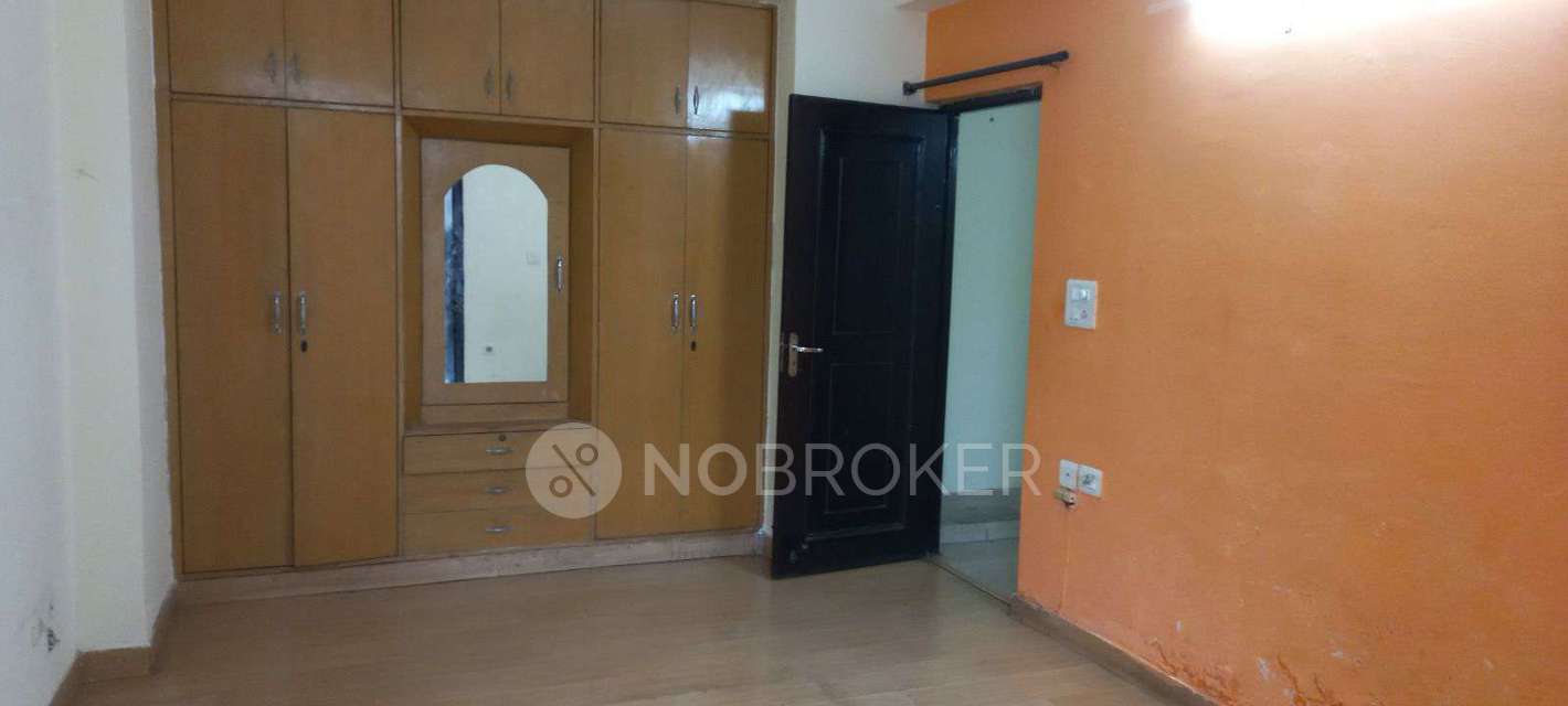 2 BHK Flat In Amrapali Royal,  Indirapuram, Ghaziabad For Sale  In  Indirapuram, Ghaziabad