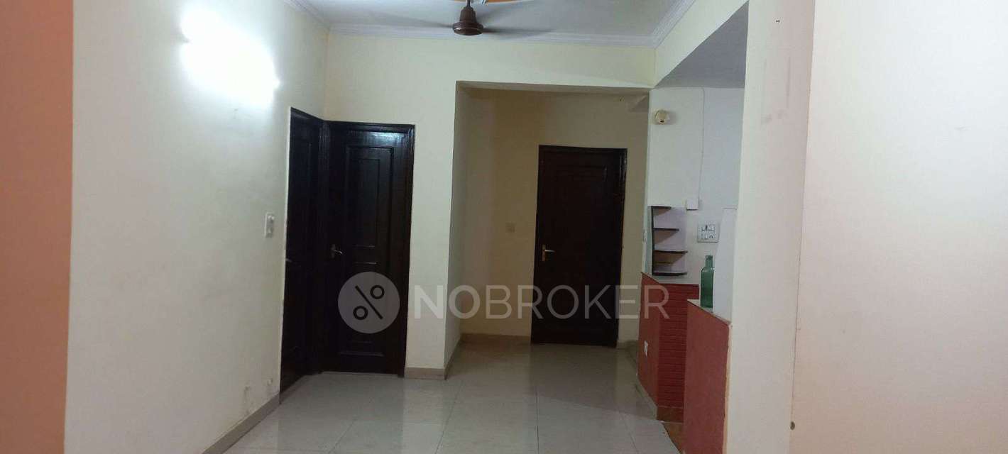 2 BHK Flat In Amrapali Royal,  Indirapuram, Ghaziabad For Sale  In  Indirapuram, Ghaziabad