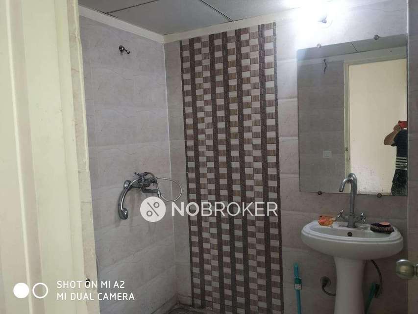 2 BHK Flat In Gaur City 2 12th Avenue For Sale  In Sector 16c