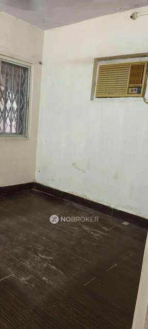 1 RK Flat In Paiwar Chs For Sale  In Santacruz West