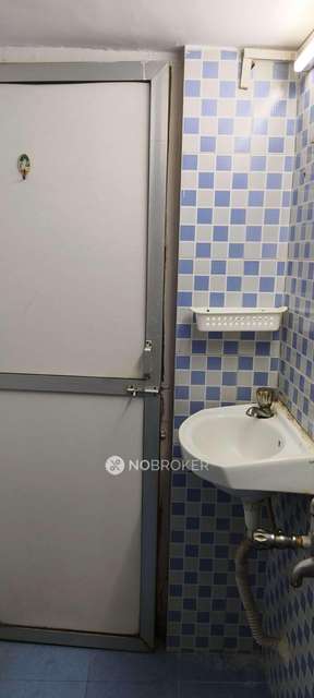 1 RK Flat In Paiwar Chs For Sale  In Santacruz West