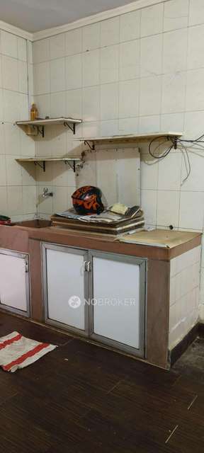 1 RK Flat In Paiwar Chs For Sale  In Santacruz West