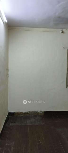 1 RK Flat In Paiwar Chs For Sale  In Santacruz West