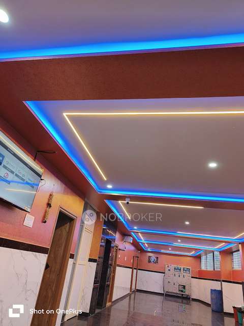 PG for Girls in Kodathi 