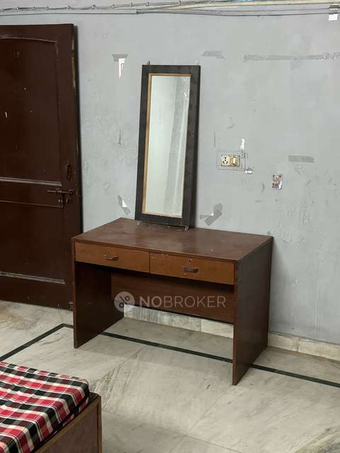 1 RK Flat In Sb for Rent  In Karol Bagh