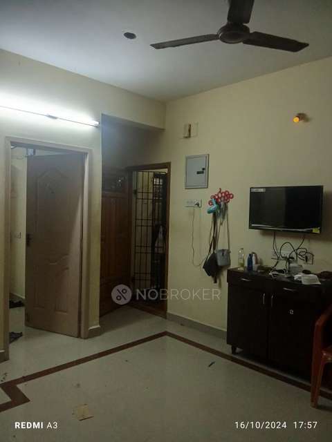 2 BHK Flat In Sri Hari Flats For Sale  In Virugambakkam