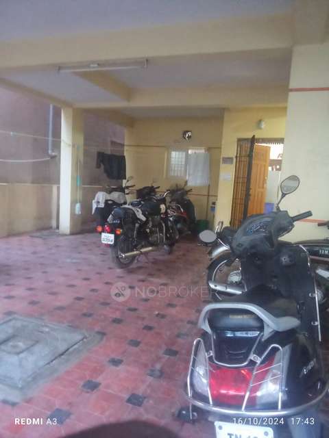 2 BHK Flat In Sri Hari Flats For Sale  In Virugambakkam