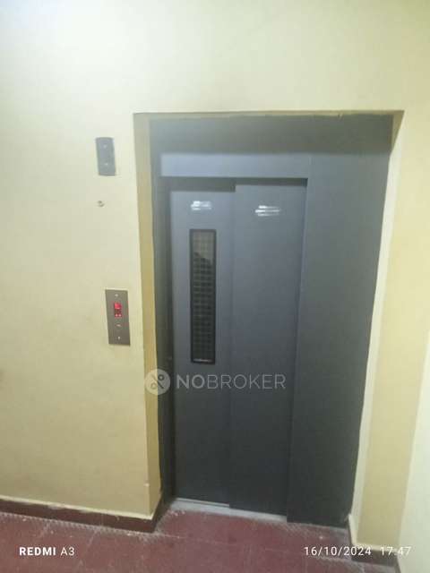 2 BHK Flat In Sri Hari Flats For Sale  In Virugambakkam