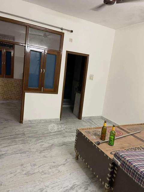 3 BHK Flat for Rent  In Mukherjee Nagar