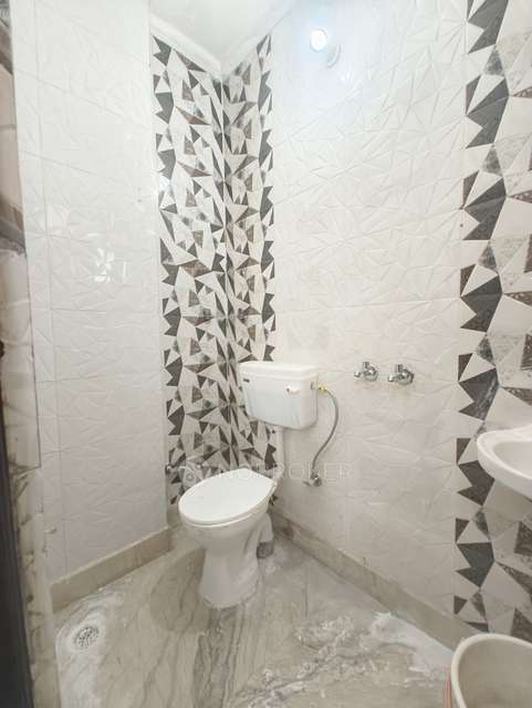 3 BHK Flat In Ashirwad Society For Sale  In Uttam Nagar