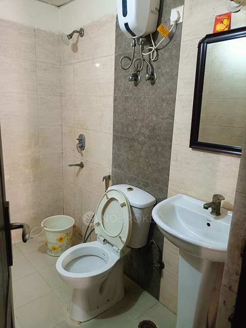 2 BHK Flat In Amrapali Silicon City For Sale  In  Sector 76