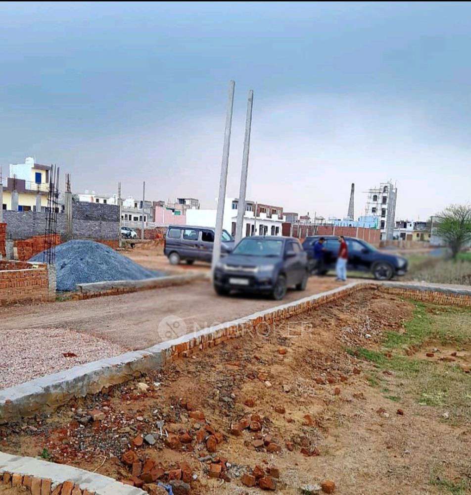 Plot For Sale  In Mkaanwale In Sector 56