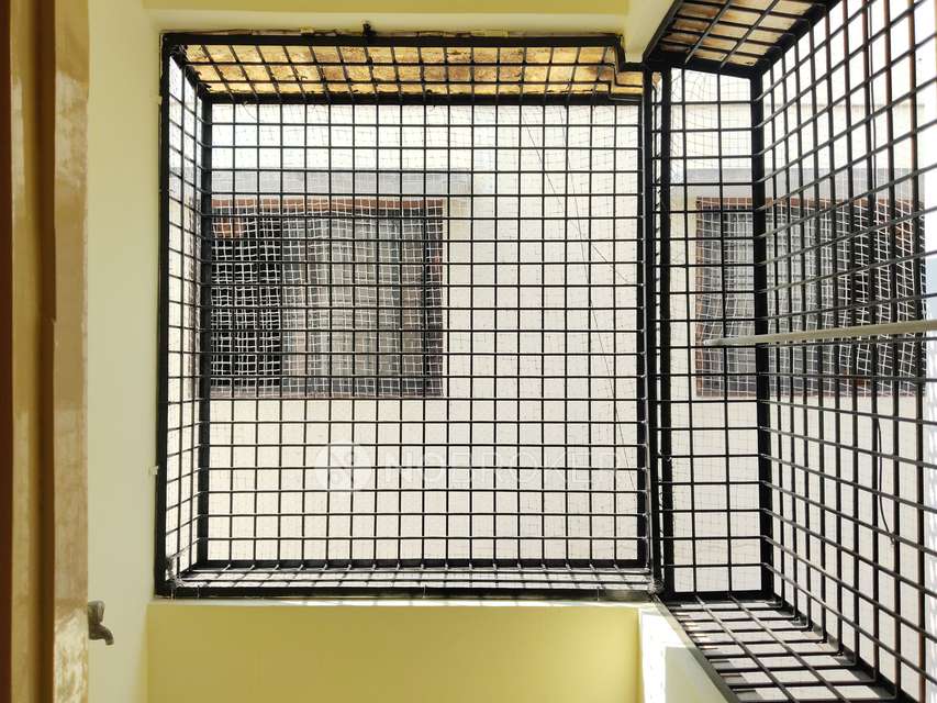 2 BHK Flat In Mani Plaza For Sale  In Bhoiguda