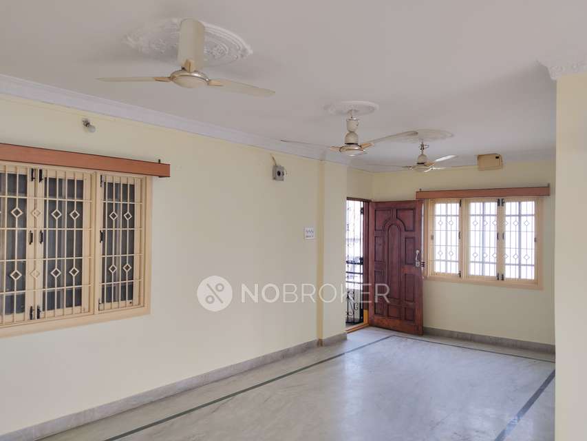 2 BHK Flat In Mani Plaza For Sale  In Bhoiguda