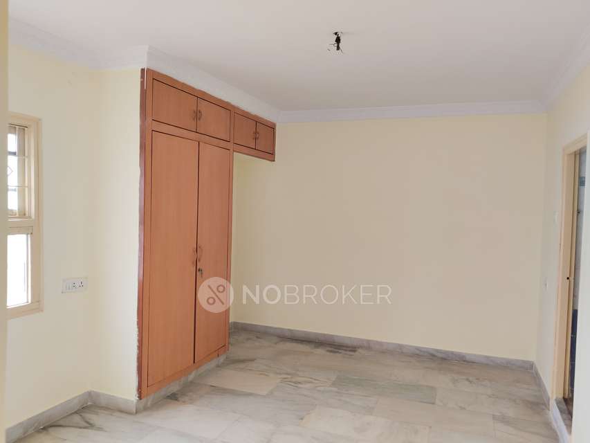 2 BHK Flat In Mani Plaza For Sale  In Bhoiguda