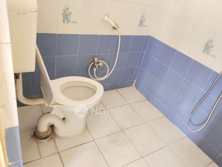 2 BHK Flat In Mani Plaza For Sale  In Bhoiguda