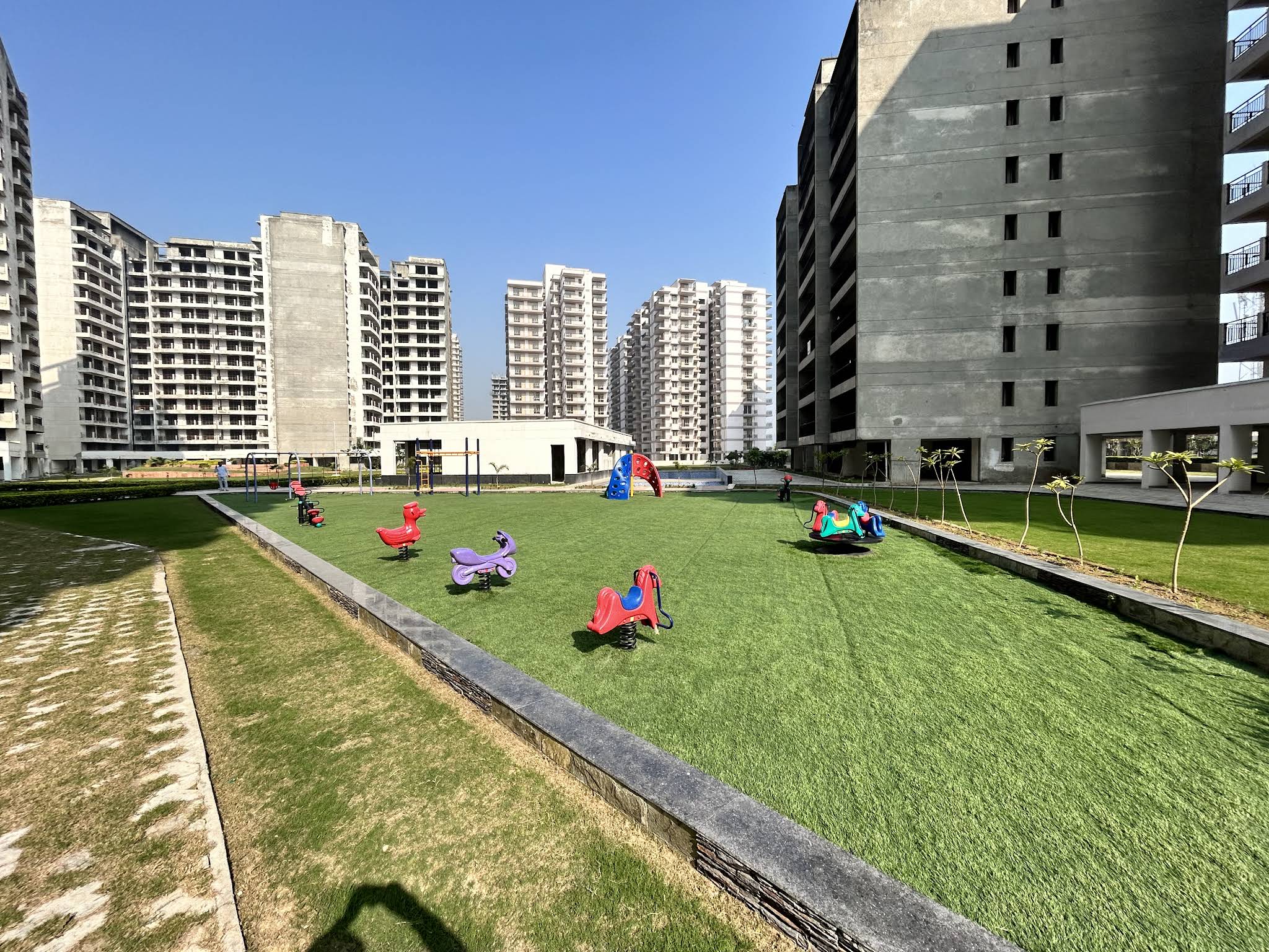 Pareena Express Heights